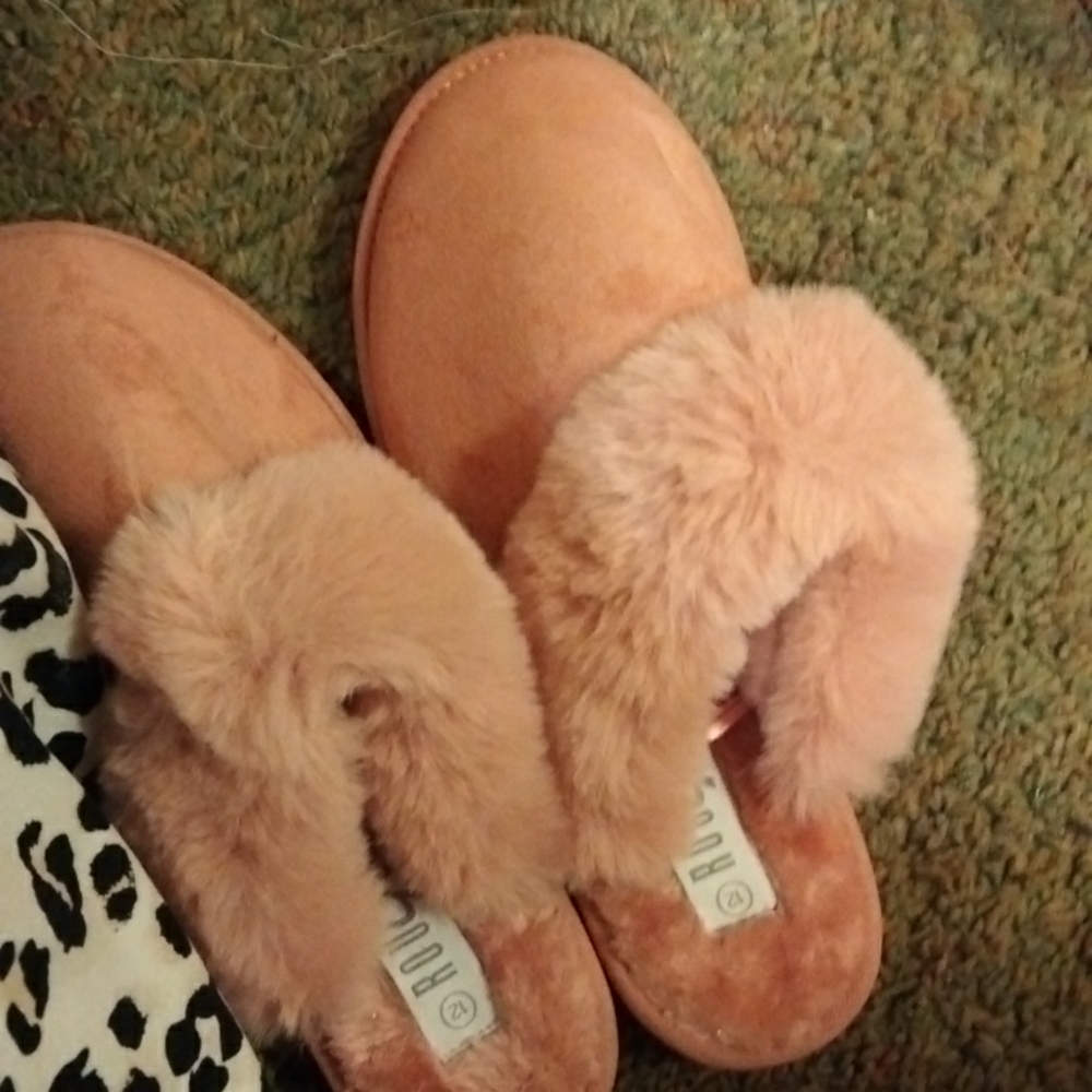 Iam selling helium rouge slippers